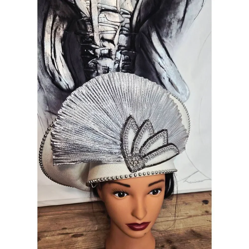 Silver pleated facinator hat